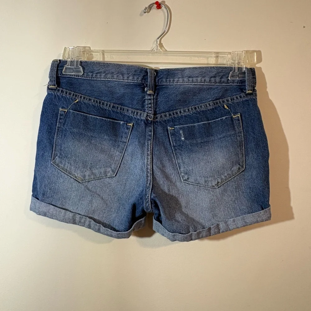 Mossimo women’s size 00/24 Boyfriend‎ Midi denim blue jean shorts distressed